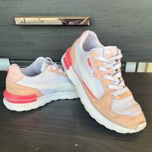 Puma Girls Sneakers - Pink, White, and Tan size 3 C Pre owned Excellent